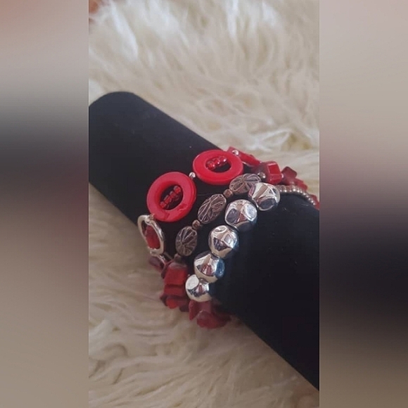 Red and Silver Beaded Bracelets. 🌴 - Picture 3 of 6